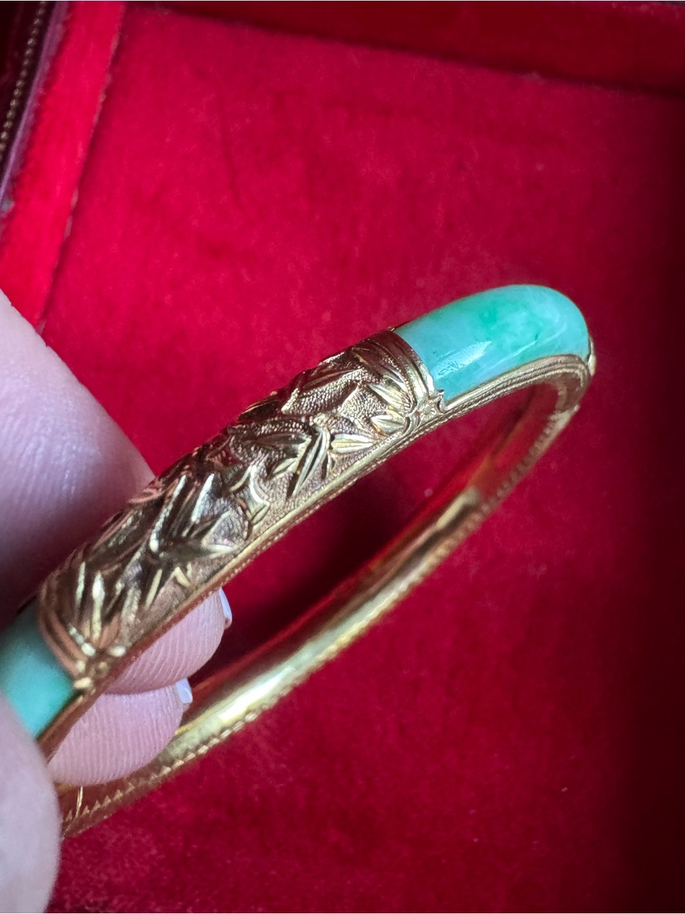 Stunning 18K solid yellow gold and jade bangle bracelet - Picture 4 of 15